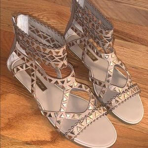 🔥🔥nude BCBG sandal with gold studs/hardware